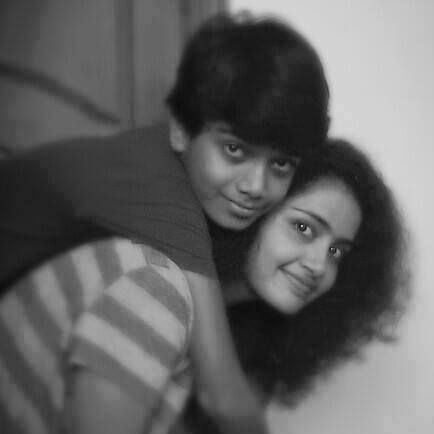 10-anupama-parameswaran-with-his-brother