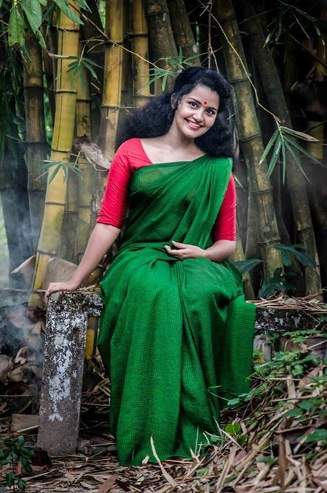 12-anupama-parameswaran-saree-clad