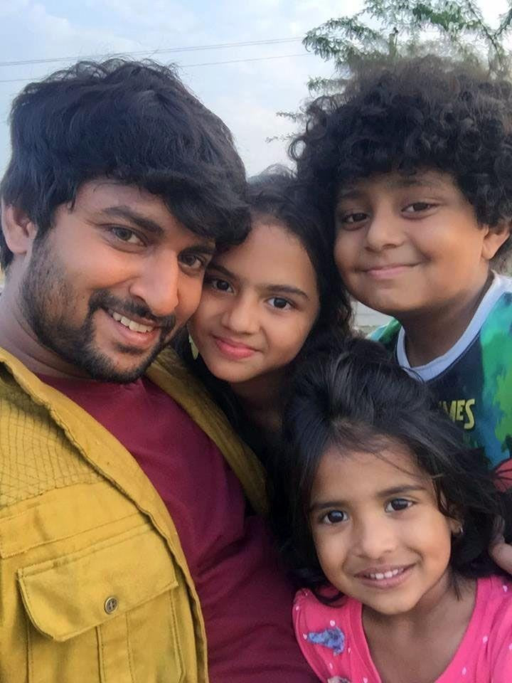 16-nani-adorable-selfie-with-krishnagadi-veera-premagadha-kiddos