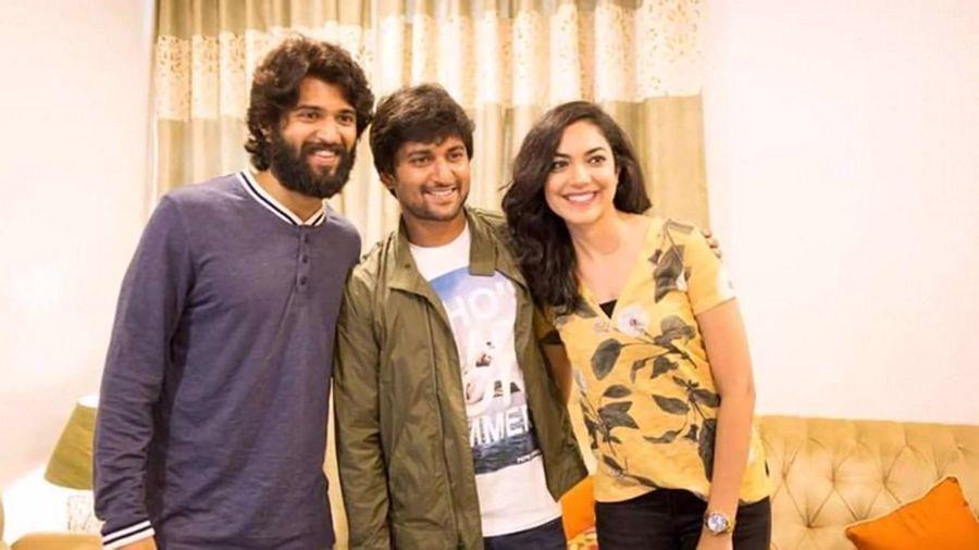 18-nani-with-vijay-deverakonda-and-ritu-varma-during-yevade-subramnyam-time