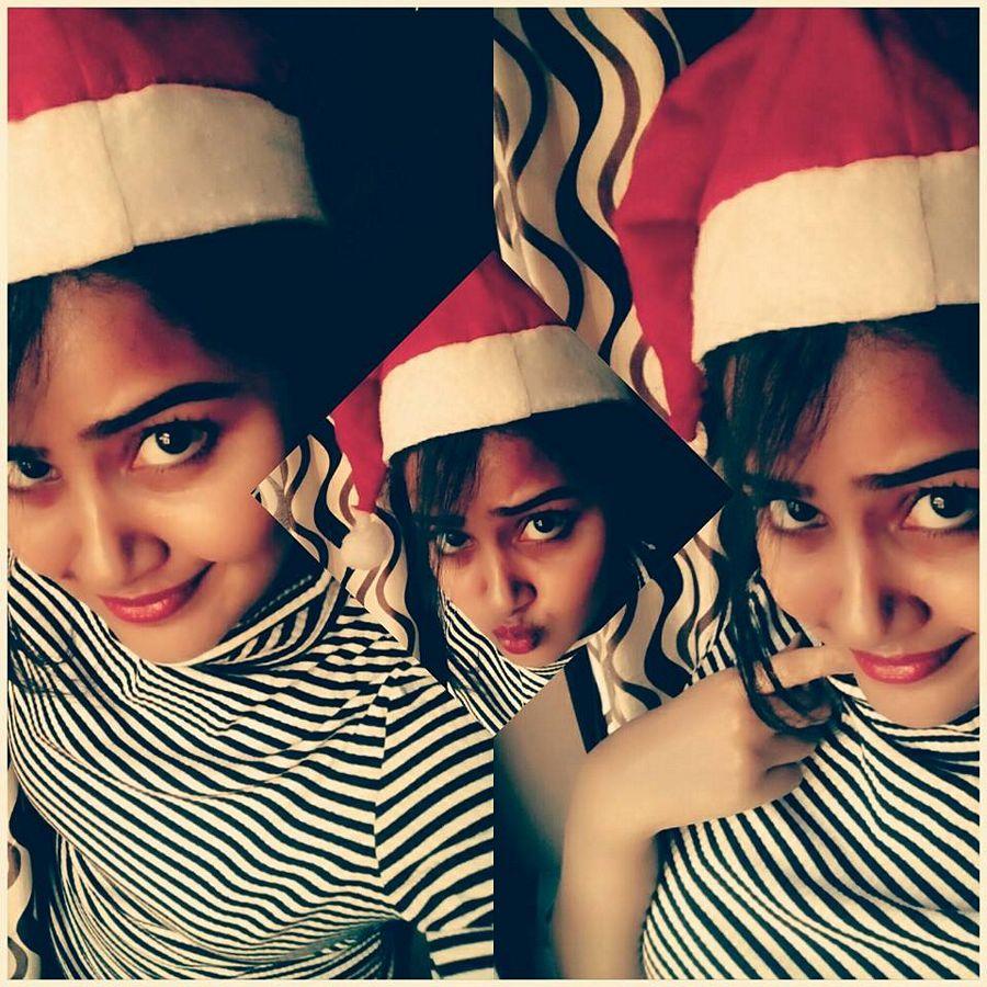 19-anupama-parameswaran-in-santa-mood