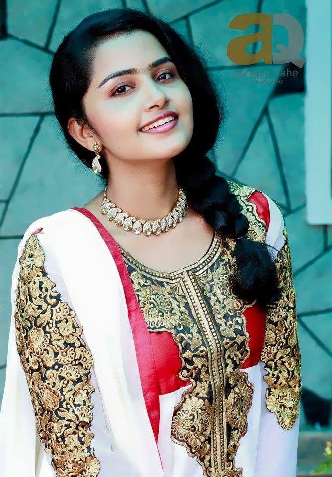 36-anupama-parameswaran-rare-old-pic