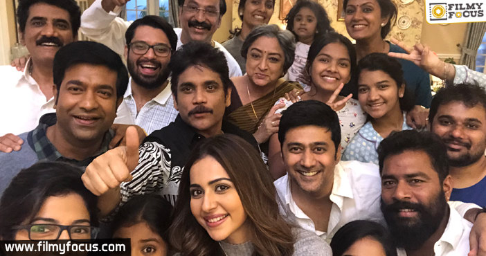 `మ‌న్మ‌థుడు 2` ఫ్యామిలీతో కింగ్ నాగార్జున‌