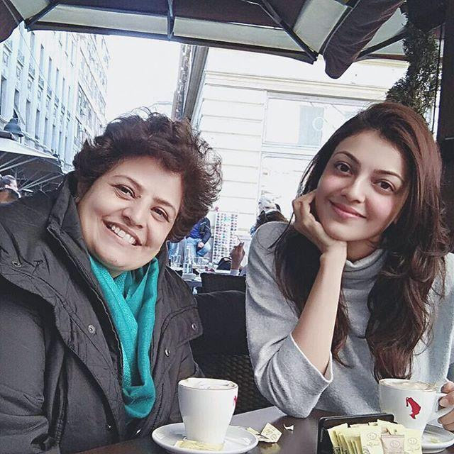 11-kajal-rare-pic-with-her-mother-suman