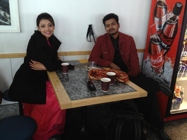 15-kajal-rare-pic-with-ilayathalapathy-vijay