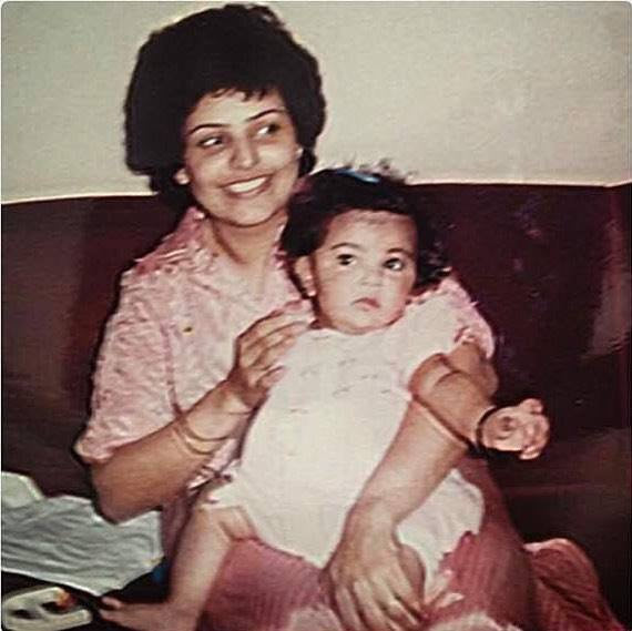 4-kajal-rare-childhood-pic-with-her-mother-suman