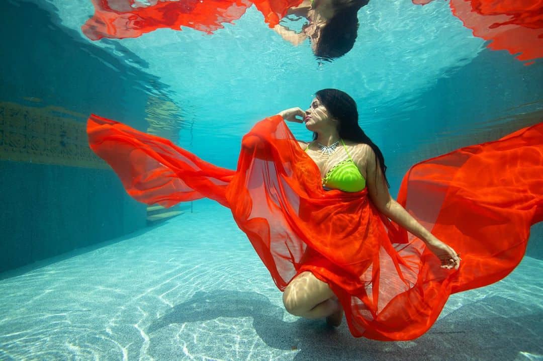 sameera-reddy-underwater-photoshoot2