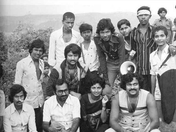 11-chiranjeevi-earlier-days-rare-pic-with-mohan-babu-and-others