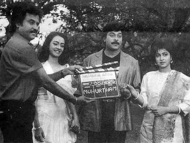 14-rajinikanth-clapping-at-chiru-amala-and-radhika