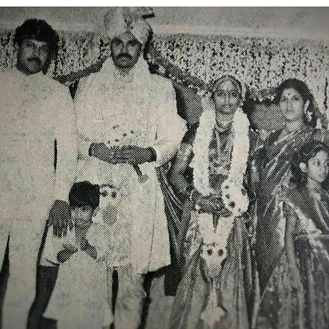 32-chiranjeevi-and-surekha-at-nagababus-wedding