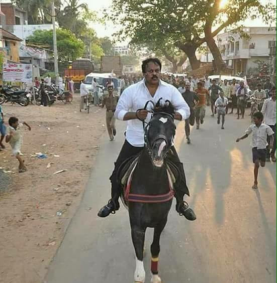 38-chiru-rare-horse-riding-pic