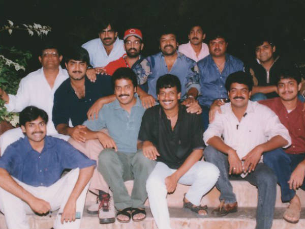 58-chiranjeevi-rare-pic-with-pawan-kalyan-uttej-srikanth-thanikella-bharani-ravi-teja-j-d-chakravarthi-and-ali