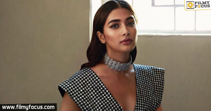 Pooja Hegde turns stand-up comedian1