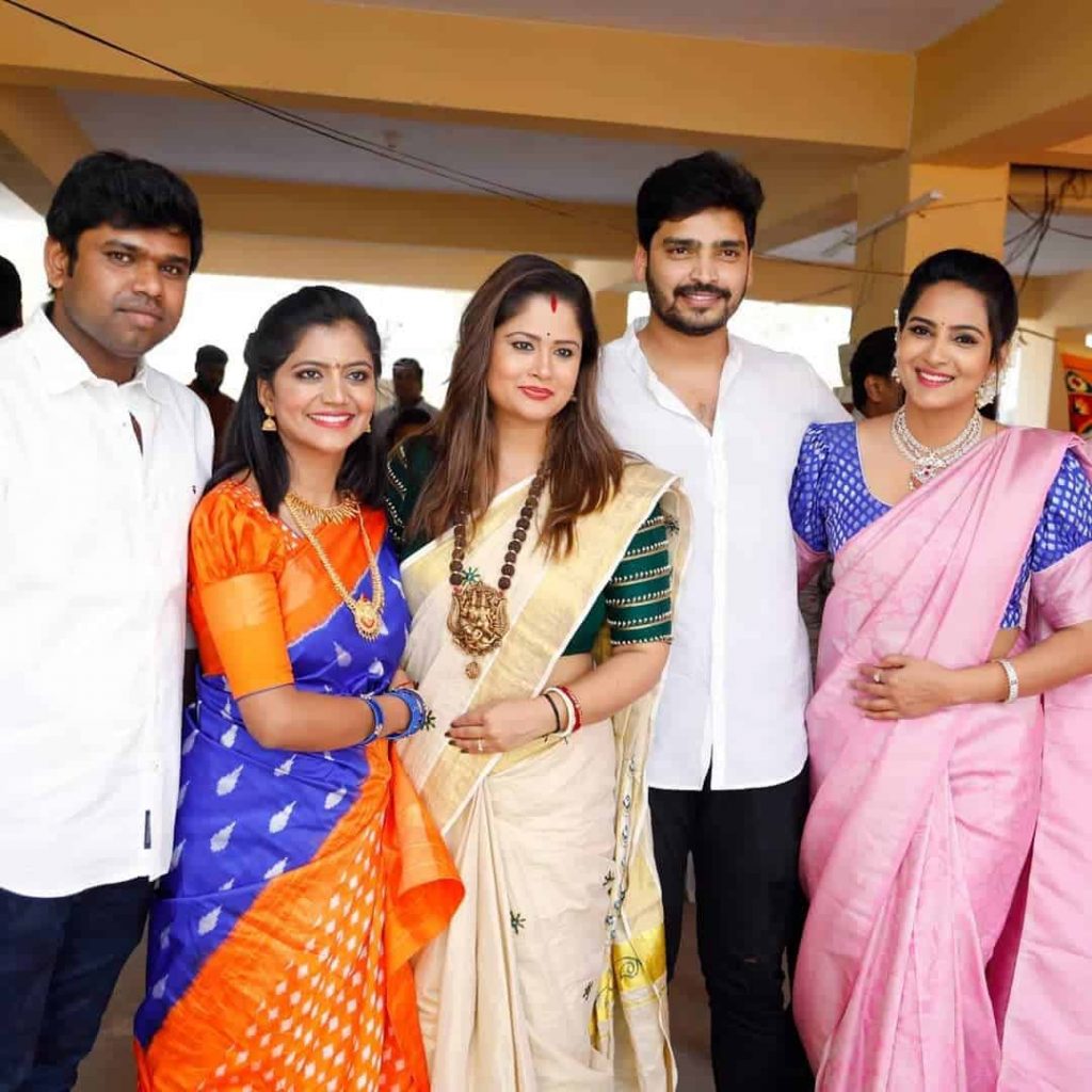 Bigg Boss 3 contestants at Shiva Jyothi new house warming3