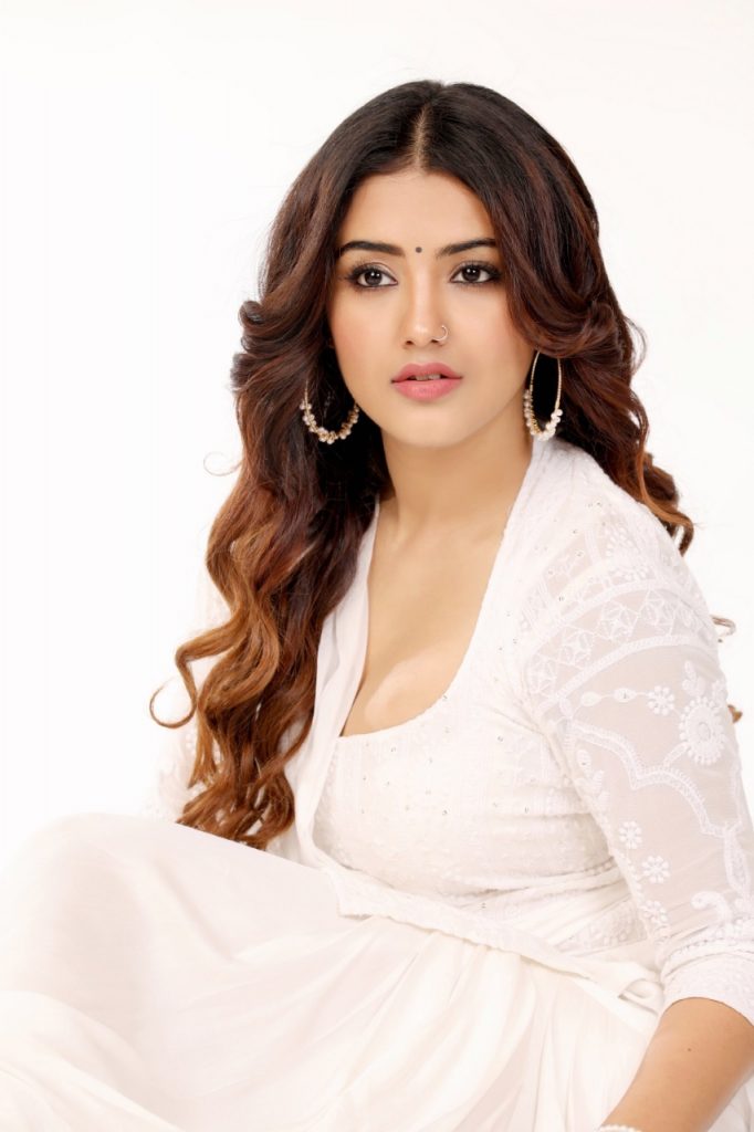 There are huge followers for Malavika Sharma glamour and acting