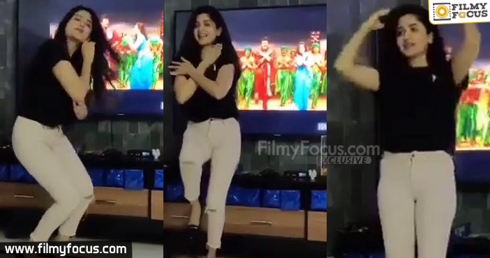 Poonam Recreates Soundarya's Super Hit Song Dances Moves1