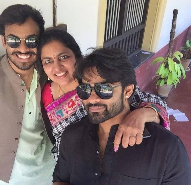 Sai Dharam Tej Family Pics3