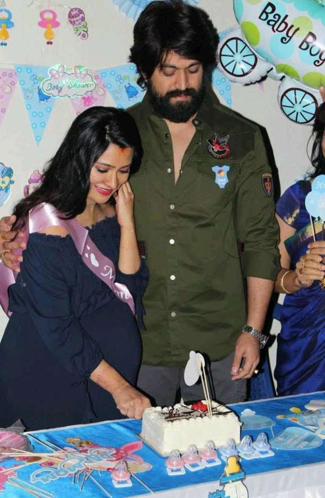 Hero Yash With His Wife Radhika Pandit4