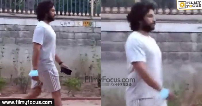 Allu Arjun Soptted Walking On Roads Side1