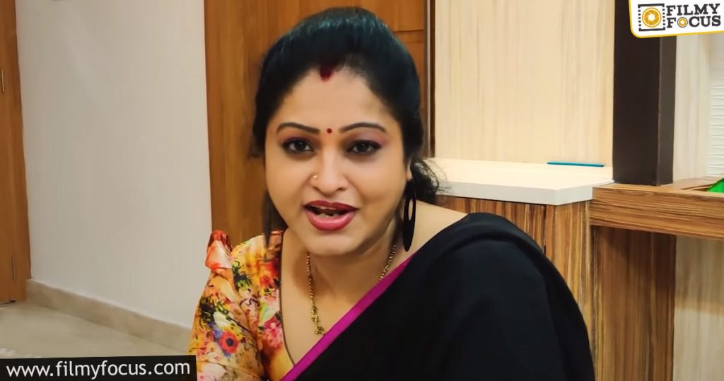 Actress Raasi about her eye problem1