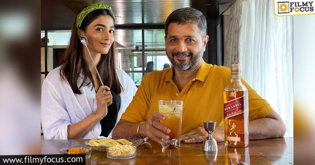 Pooja Hegde turns chef for her father1