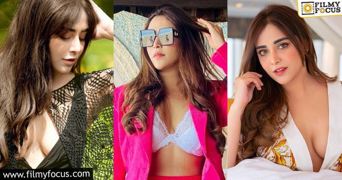 పూరి బ్యూటీ క్లీవేజ్ షో ఓ రేంజ్లో.. వైరలవుతున్న  ఏంజెలా క్రిస్లిన్జ్కి లేటెస్ట్ ఫోటోలు..!