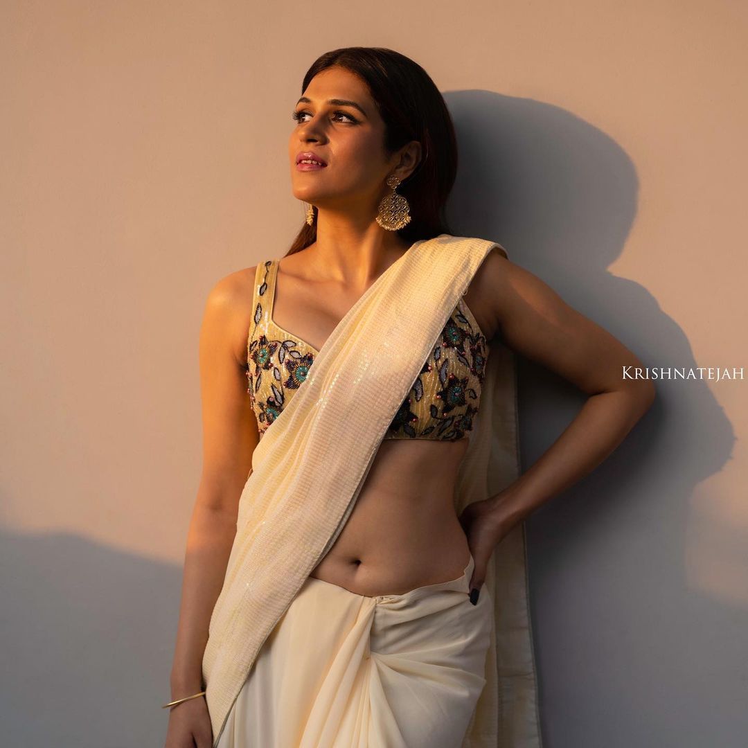 shraddha das. (5)