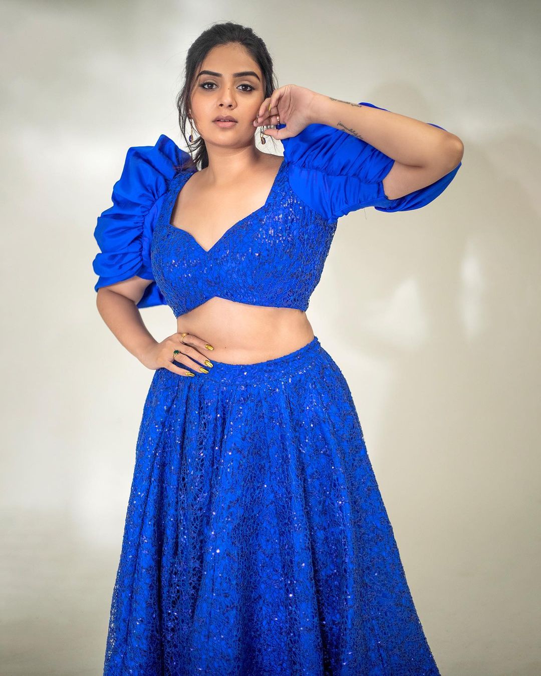 sreemukhi,. (1)