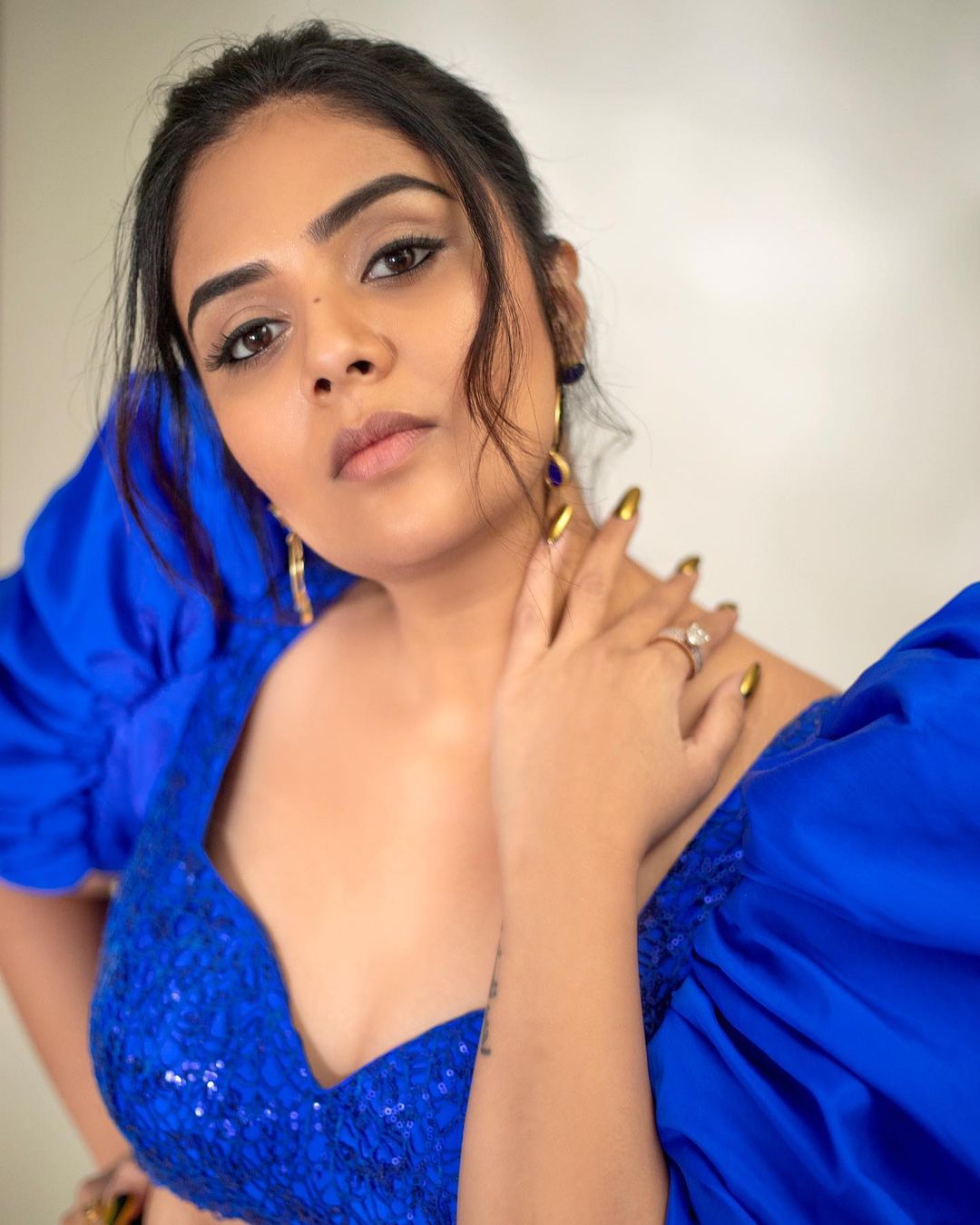 sreemukhi,. (8)