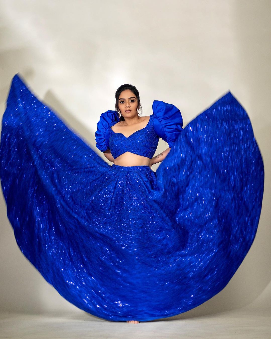 sreemukhi,. (9)