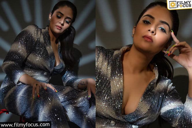 Sreemukhi: ఫోటోషూట్‌లో మరోసారి రెచ్చిపోయిన శ్రీముఖి.. వైరల్ అవుతున్న ఫోటోలు..