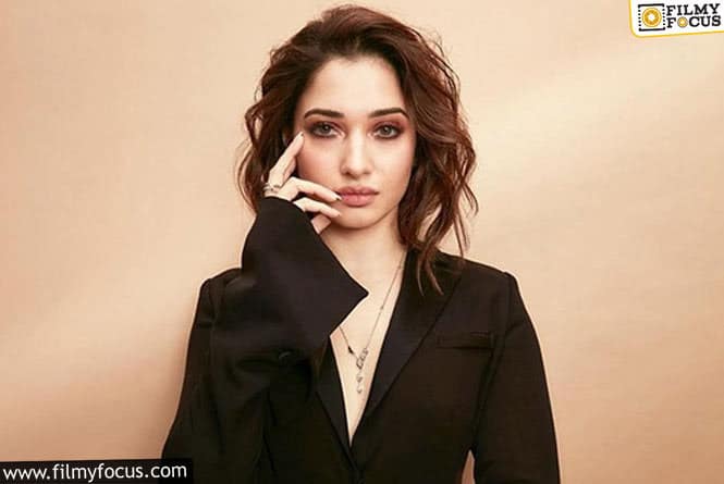 Tamannaah: బికినీలో తమన్నా.. నెవర్ బిఫోర్ గ్లామర్ షో.. వైరల్ అవుతున్న ఫోటోలు