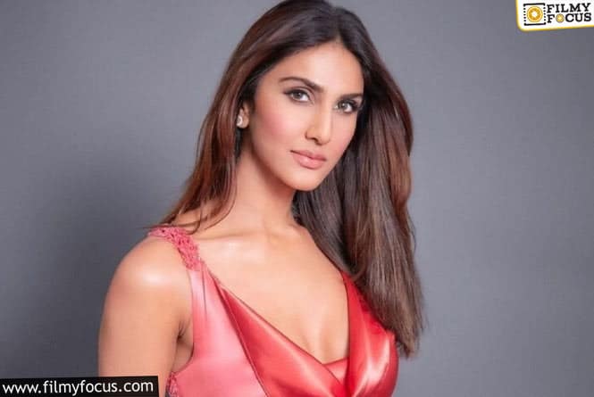 Vaani Kapoor: నాని హీరోయిన్ నెక్స్ట్ లెవెల్ క్లీవేజ్ షో..  ఫోటోలు వైరల్.!