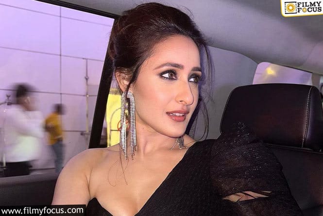 Pragya Jaiswal: మంచులో బికినీ వేసుకొని యువతను అగం ఆగం చేస్తున్నా ప్రగ్యా జైస్వాల్!