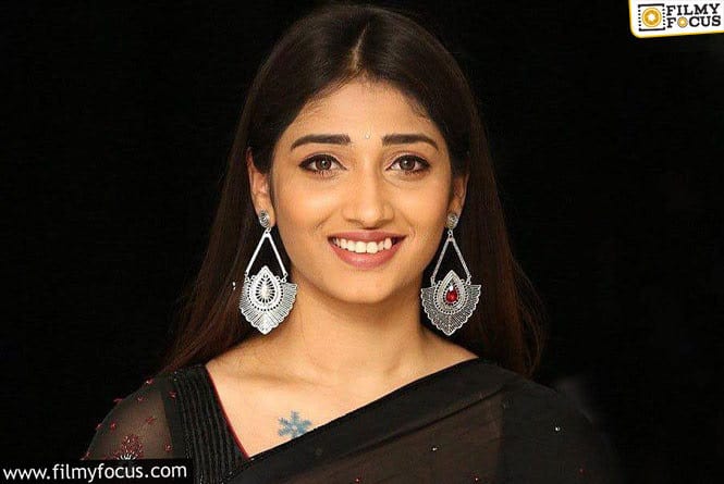 Priya Vadlamani: ప్రైవేట్ పార్ట్ పై టాటూ చూపిస్తూ ప్రియా వడ్లమాని గ్లామర్ షో.. వైరల్ అవుతున్న ఫోటోలు