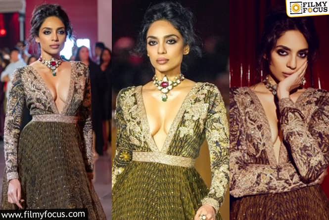 Sobhita Dhulipala: నెవర్ బి ఫోర్ అనేలా అందాలను అరబోస్తున్న శోభిత ధూళిపాళ్ల..!