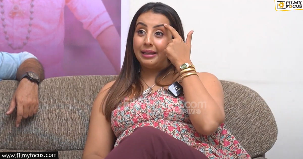 Sanjjanaa Galrani shocking comments on Star hero