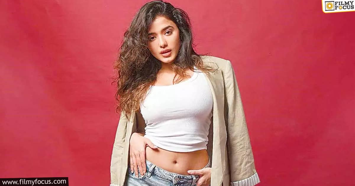 Ketika Sharma in Talks For Ravi Teja's Movie (1)