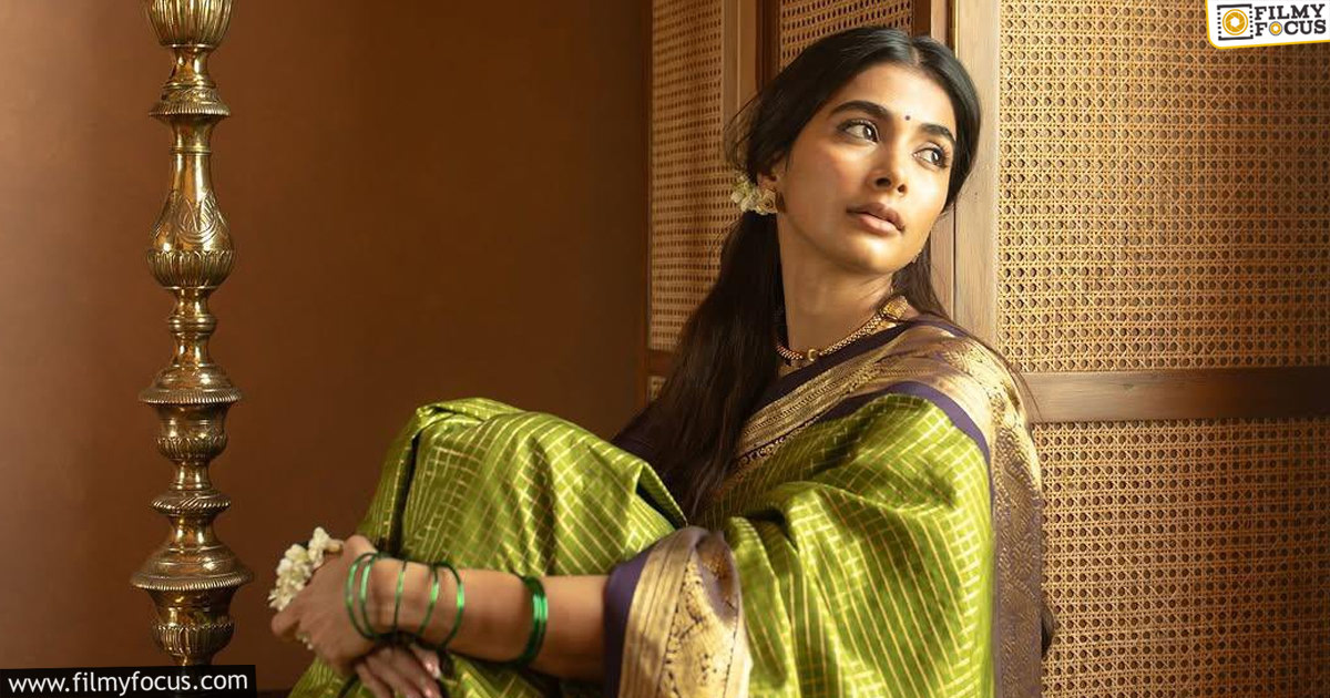 Pooja Hegde full hopes on those two heroes