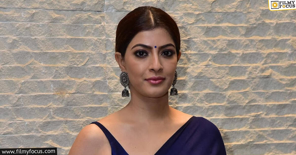 Varalakshmi going to hollywood2