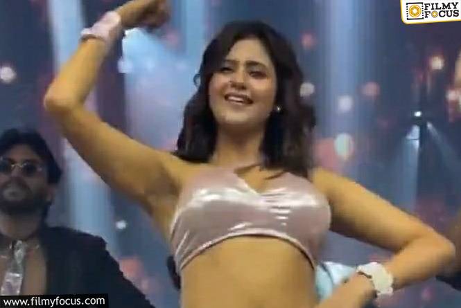 పొట్టి డ్రెస్ వేసుకుని క్లబ్..లో రెచ్చిపోయి డాన్స్ చేసిన అంజలి