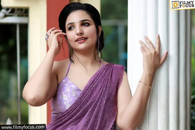 హోటల్ రూమ్ కి రావాలంటూ నటికి వేధింపులు