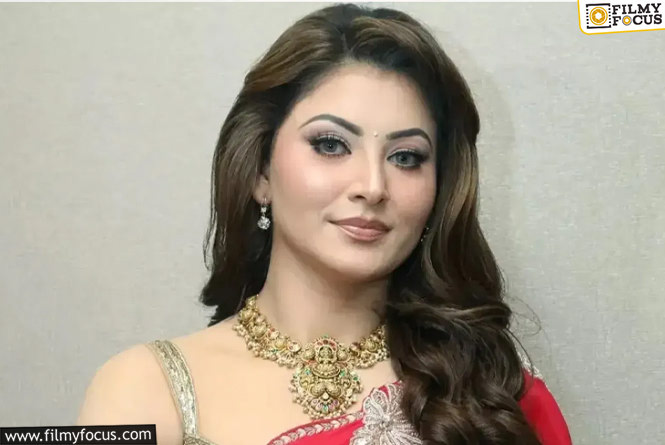 Urvashi Rautela: ఈడీ విచారణకు హాజరైన ఊర్వశి రౌటేలా