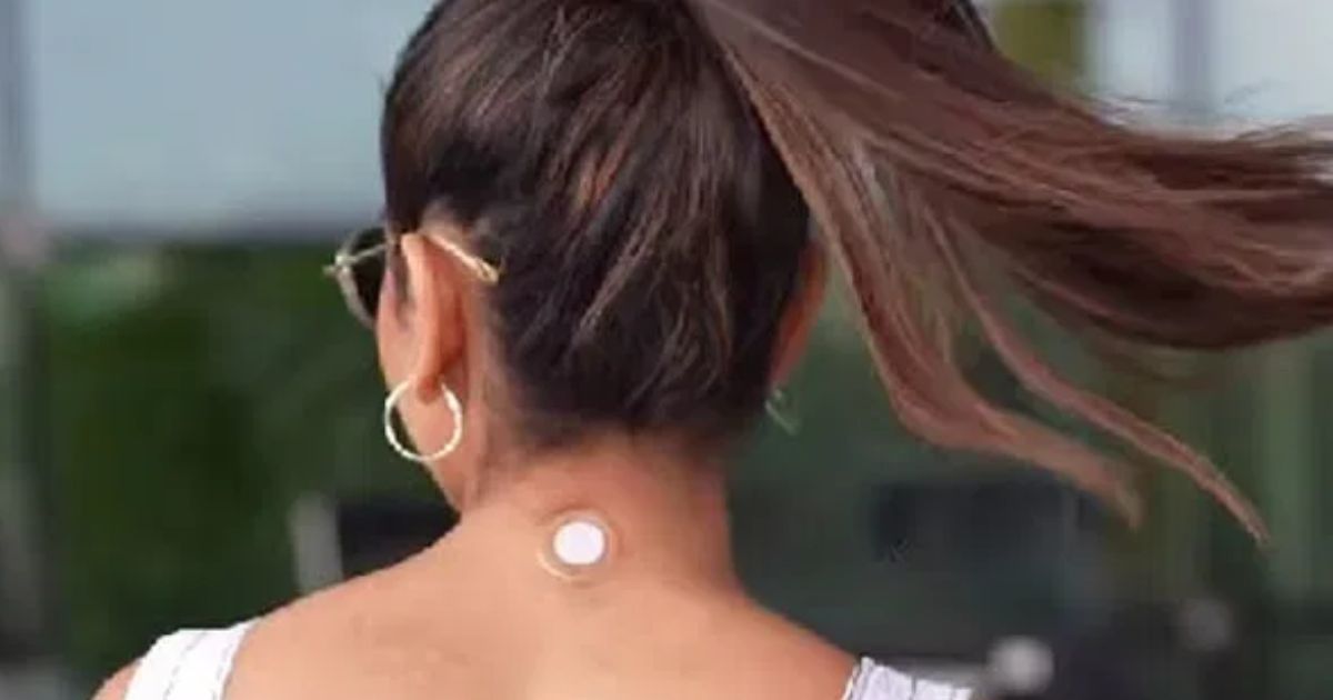 sticker on rakul neck gone viral