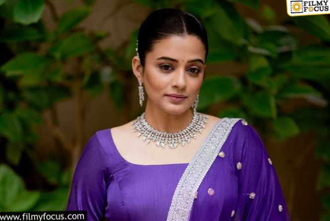 Priyamani: రెమ్యూనరేషన్‌.. వర్కింగ్ అవర్స్‌ మీద ఓపెన్‌ అయిన ప్రియమణి.. ఏమందంటే?
