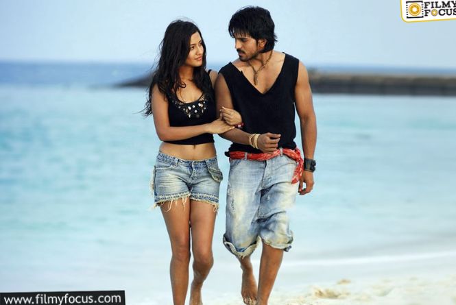 Ram Charan: రామ్‌చరణ్‌ ‘ఫస్ట్‌’ హీరోయిన్‌ నేహా శర్మ కాదు.. మరో స్టార్‌ హీరోయిన్‌.. ఎవరంటే?