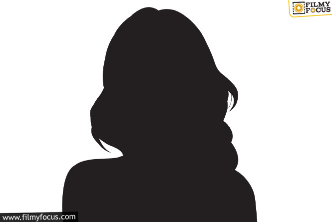 యంగ్ హీరోలను ఎమోషనల్ బ్లాక్ మెయిల్ చేస్తున్న హీరోయిన్