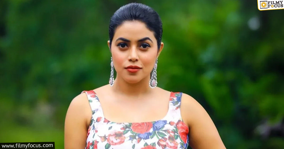 Director Ravi Babu opens up about rumors on actress poorna