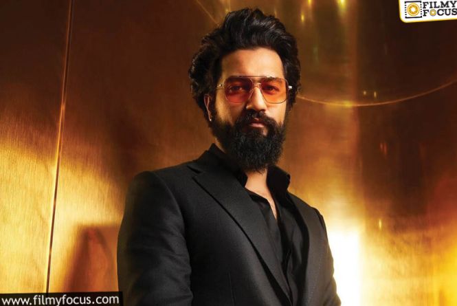 Vicky Koushal: భుజాన కెమెరాతో వాష్‌రూమ్‌కి వెళ్లిన స్టార్‌ హీరో.. ఆ తర్వాత ఏమైందంటే?