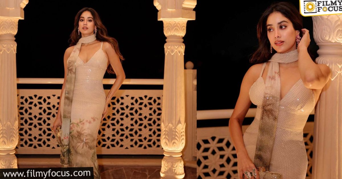 huge price for jhanvi kapoor dress